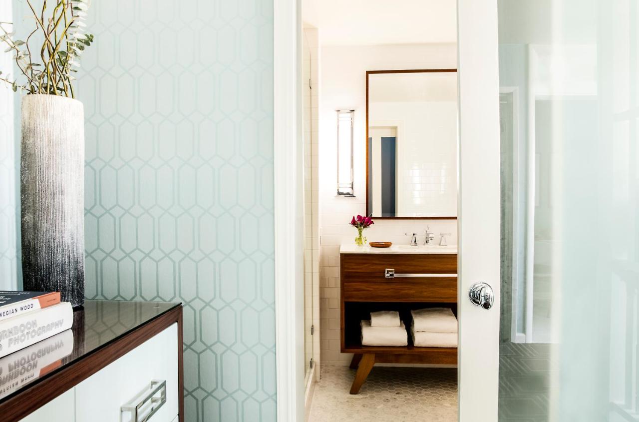Deluxe King Room at The Laurel Inn, part of JdV by Hyatt