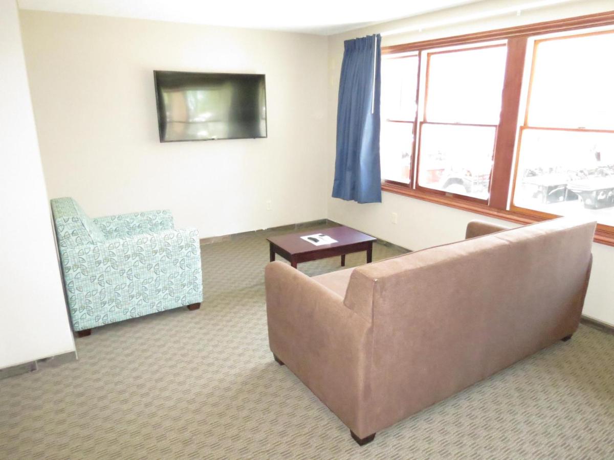  | Edgewater Hotel and Suites
