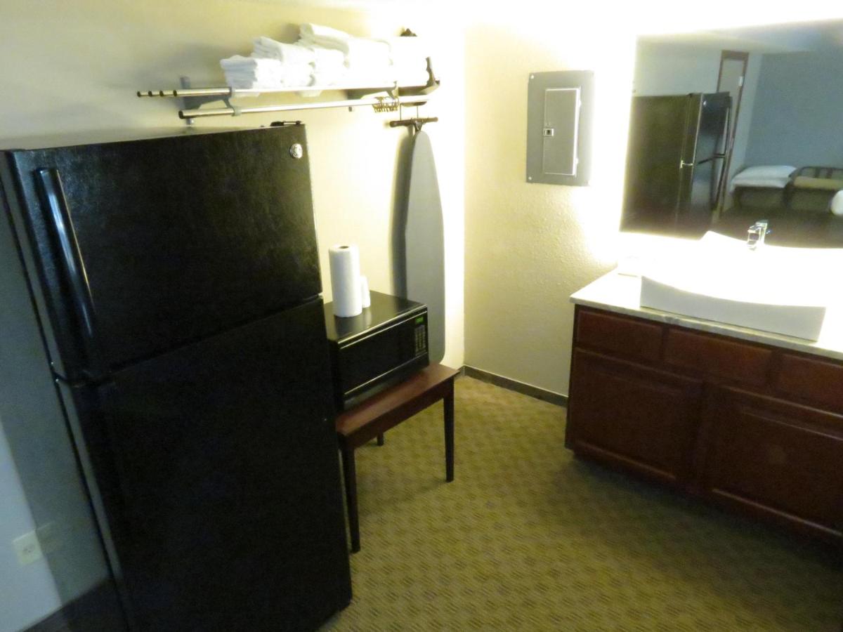  | Edgewater Hotel and Suites