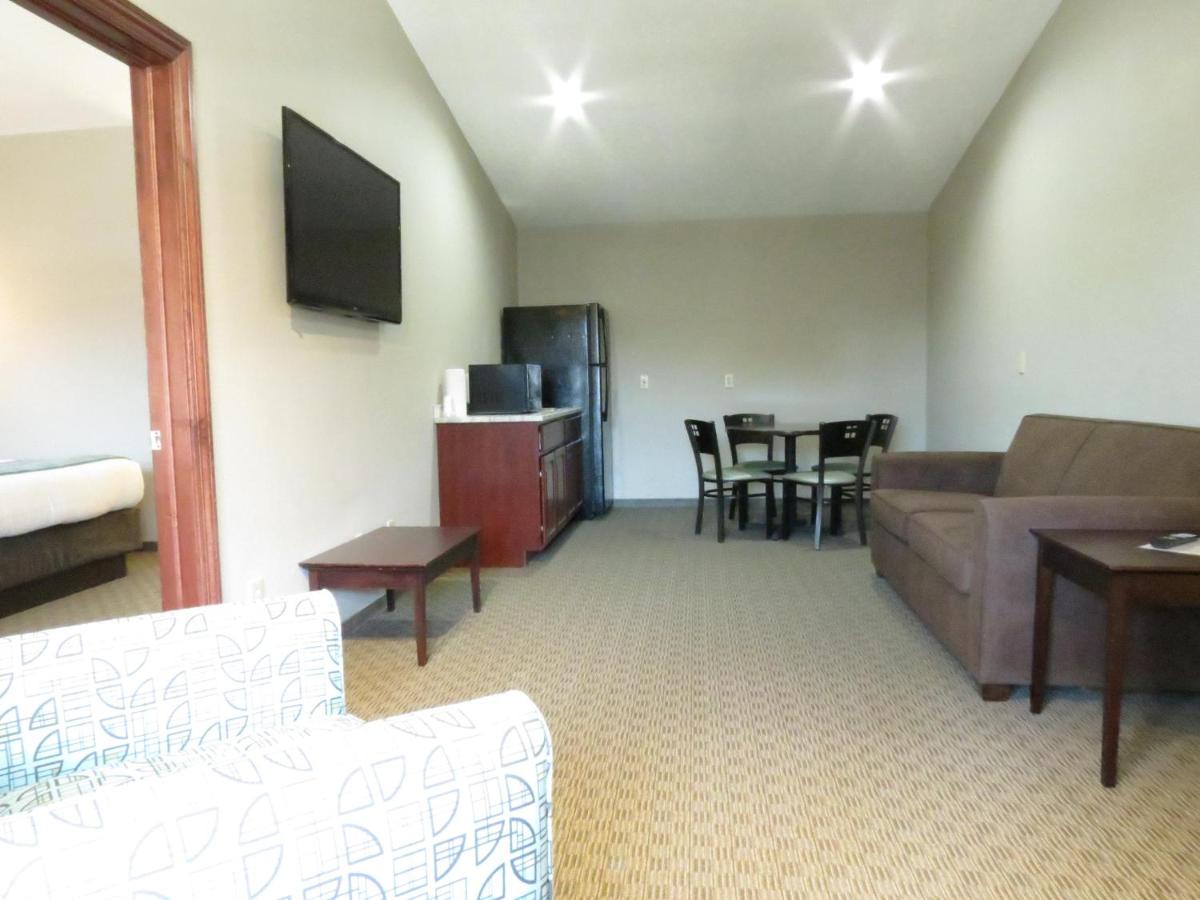  | Edgewater Hotel and Suites