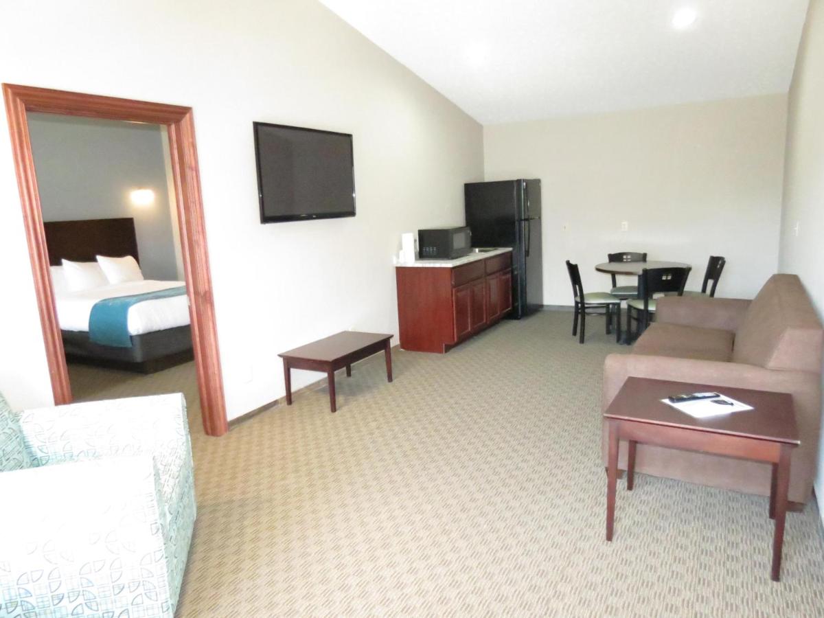  | Edgewater Hotel and Suites