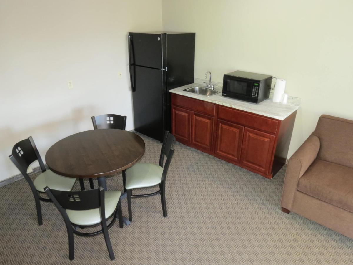  | Edgewater Hotel and Suites