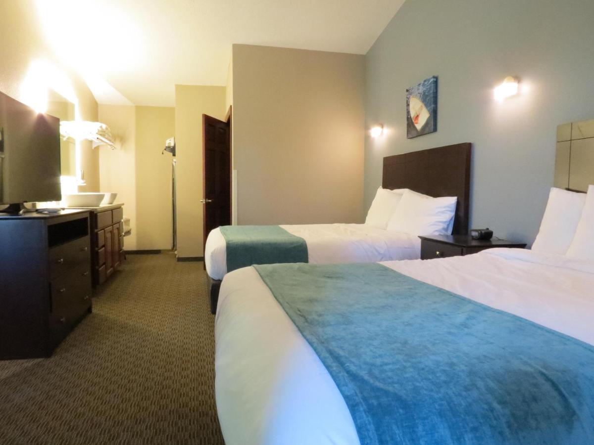  | Edgewater Hotel and Suites