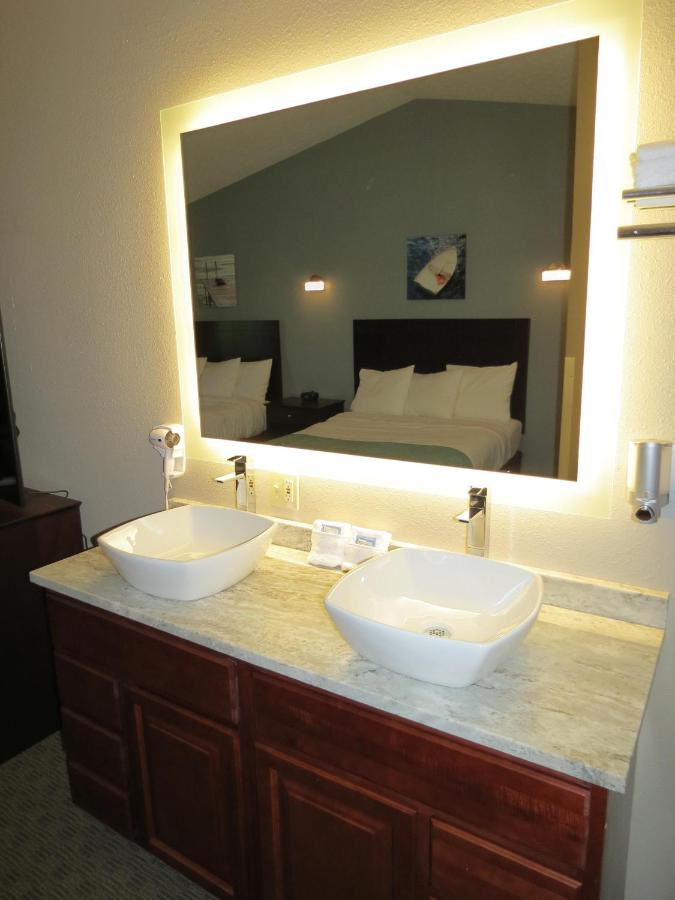  | Edgewater Hotel and Suites