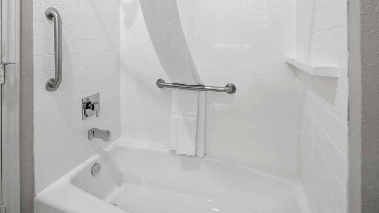 Queen Room at Best Western Plus Houston Atascocita Inn & Suites