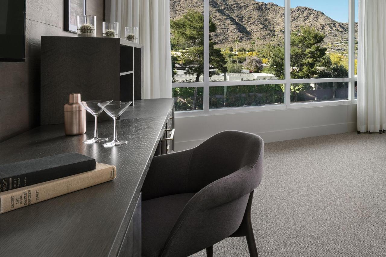 Signature Deluxe Queen at Mountain Shadows Resort Scottsdale