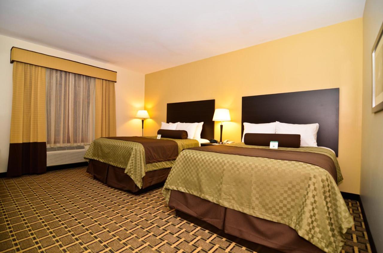 Queen Room with Two Queen Beds - Non Smoking at Best Western Plus The Inn & Suites At The Falls