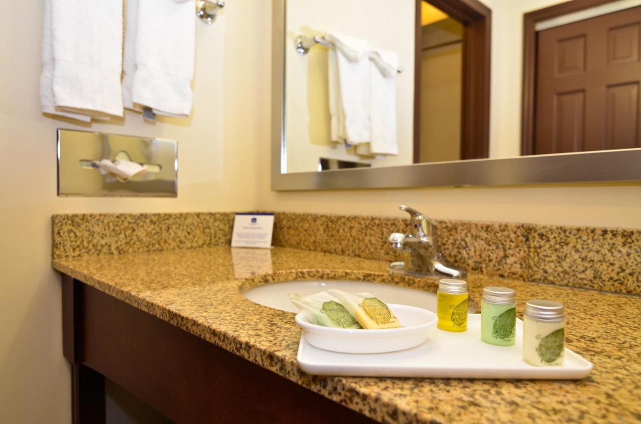 King Room - Non Smoking at Best Western Plus The Inn & Suites At The Falls