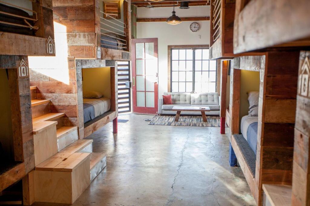 | PodShare Los Feliz
