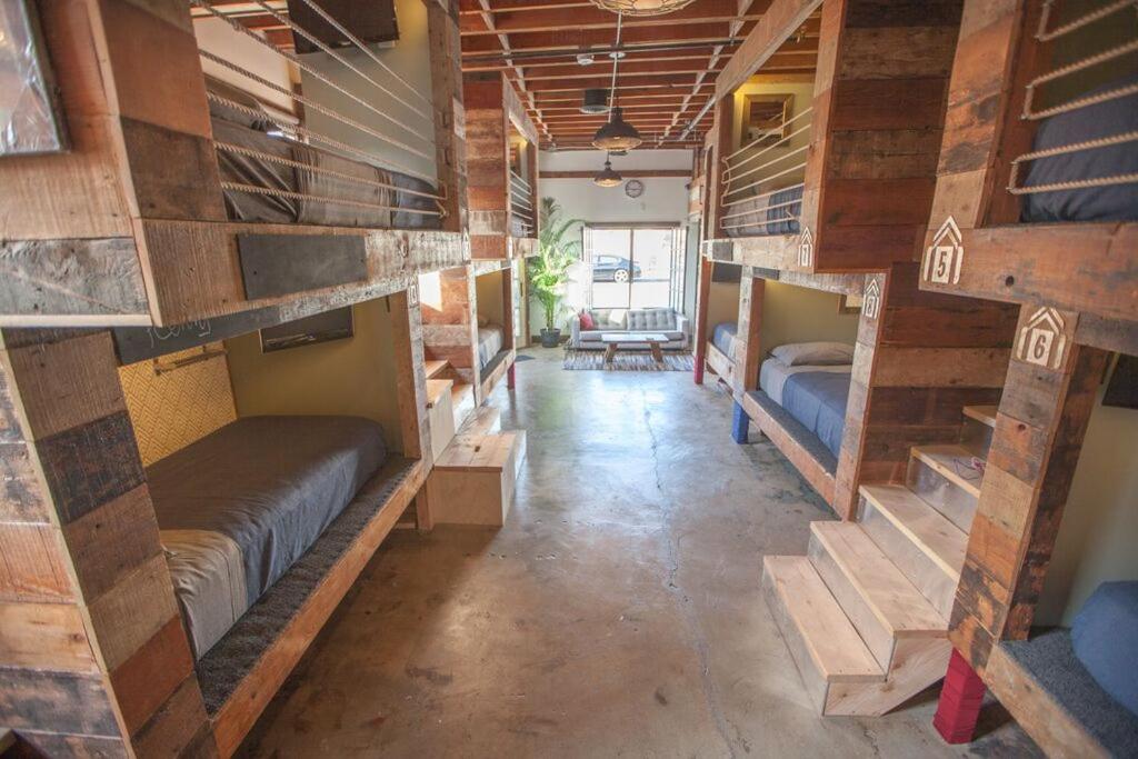 | PodShare Los Feliz