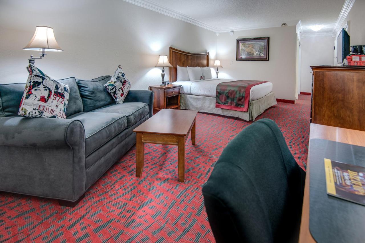 King Room - Non-Smoking at Clarion Hotel & Suites