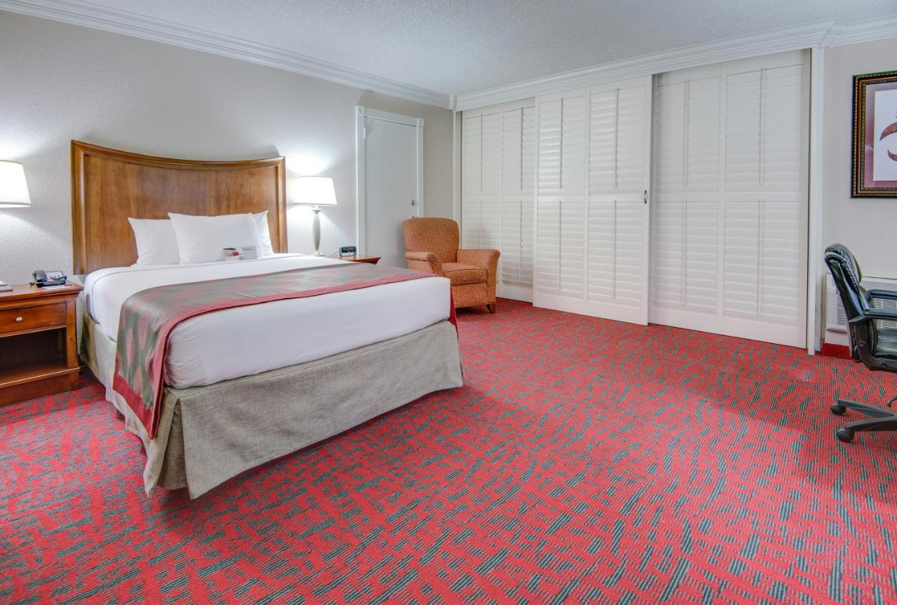 Queen Room - Disability Access - Non-Smoking at Clarion Hotel & Suites
