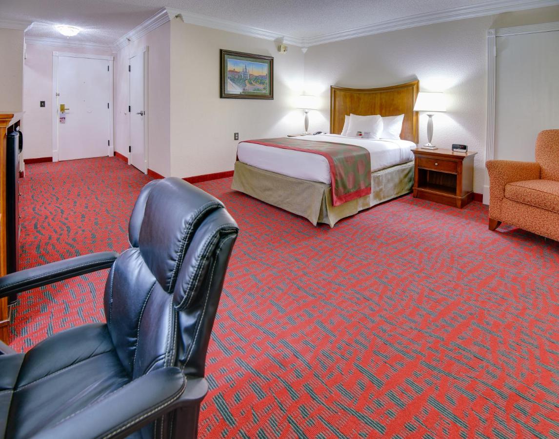 Queen Room - Disability Access - Non-Smoking at Clarion Hotel & Suites