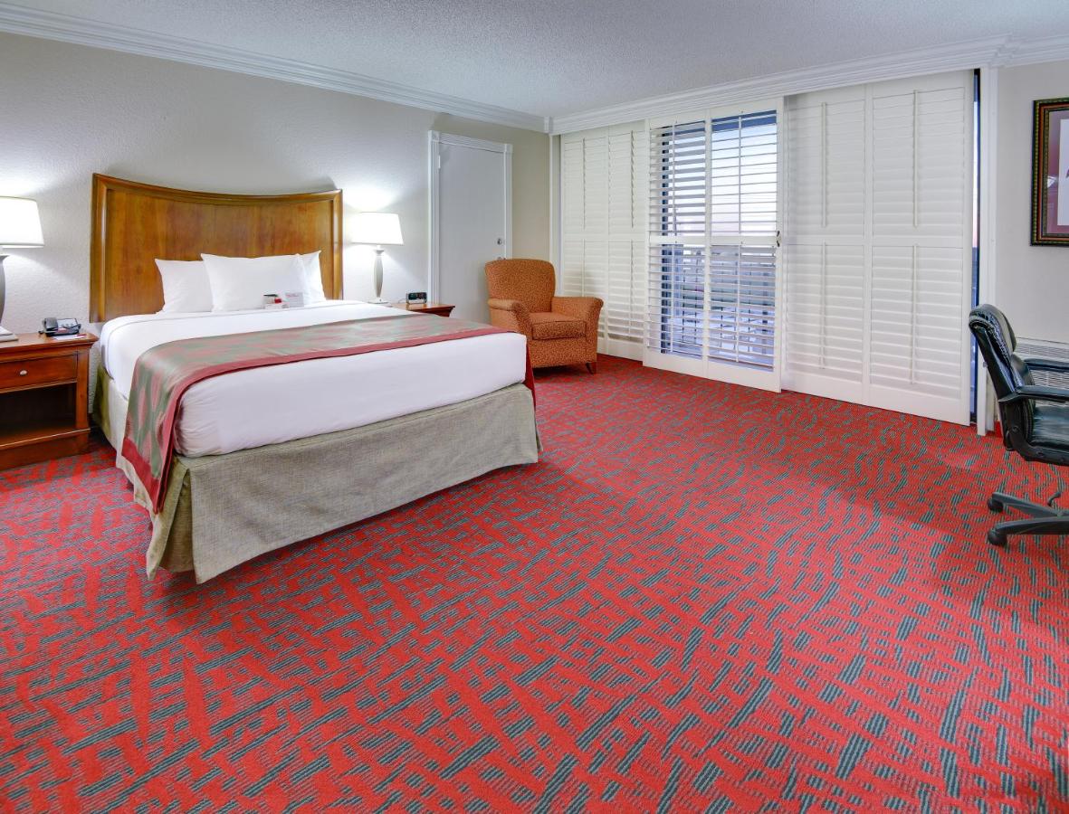 Queen Room - Disability Access - Non-Smoking at Clarion Hotel & Suites