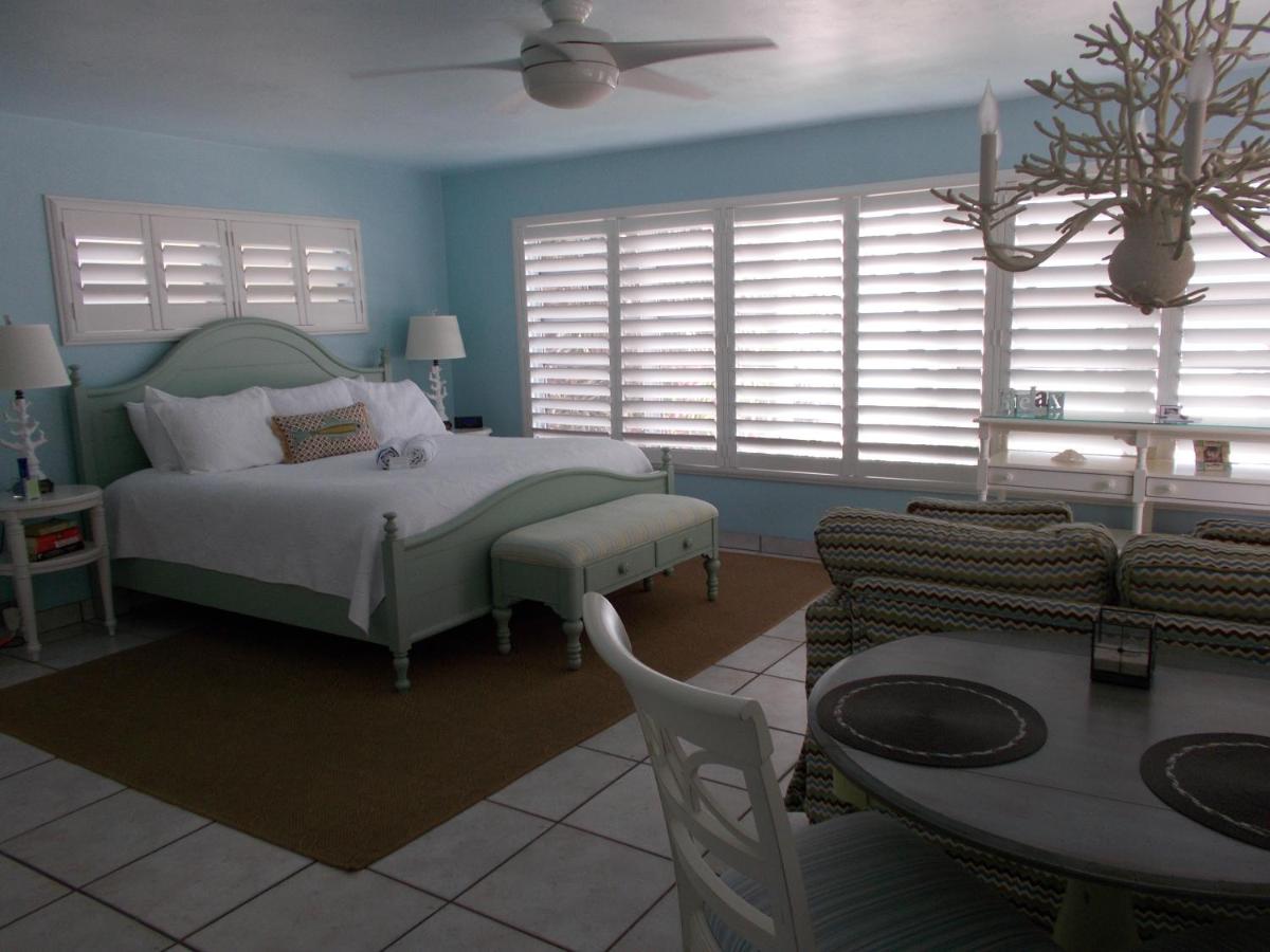 Waterfront Room at Kona Kai Resort and Gallery - Adults Only