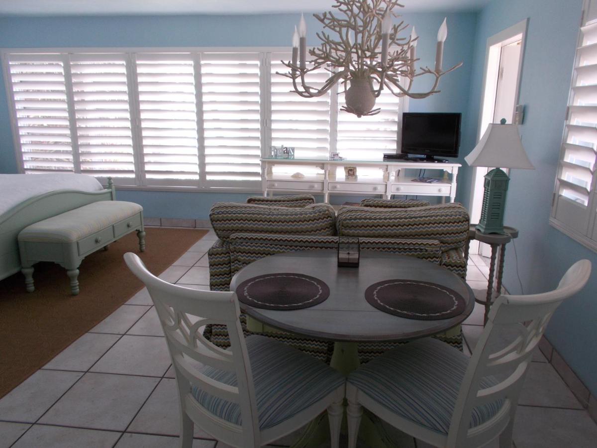 Waterfront Room at Kona Kai Resort and Gallery - Adults Only