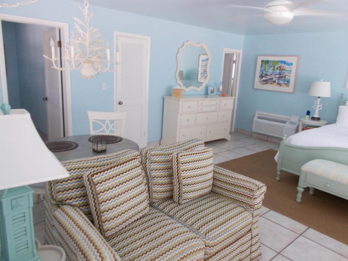 Waterfront Room at Kona Kai Resort and Gallery - Adults Only