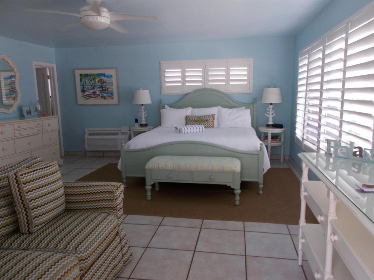 Waterfront Room at Kona Kai Resort and Gallery - Adults Only