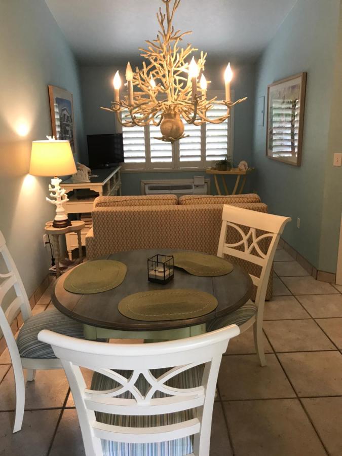 Queen Suite at Kona Kai Resort and Gallery - Adults Only