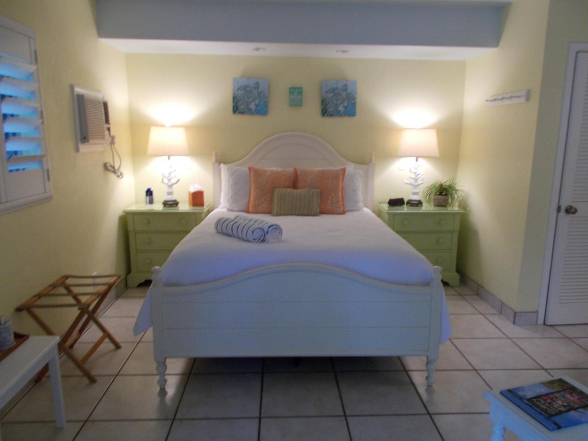 Queen Room at Kona Kai Resort and Gallery - Adults Only