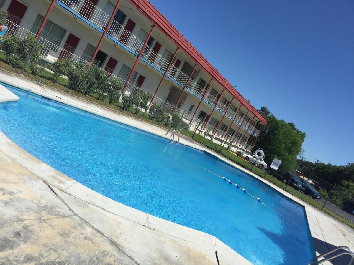 | Flagship Inn