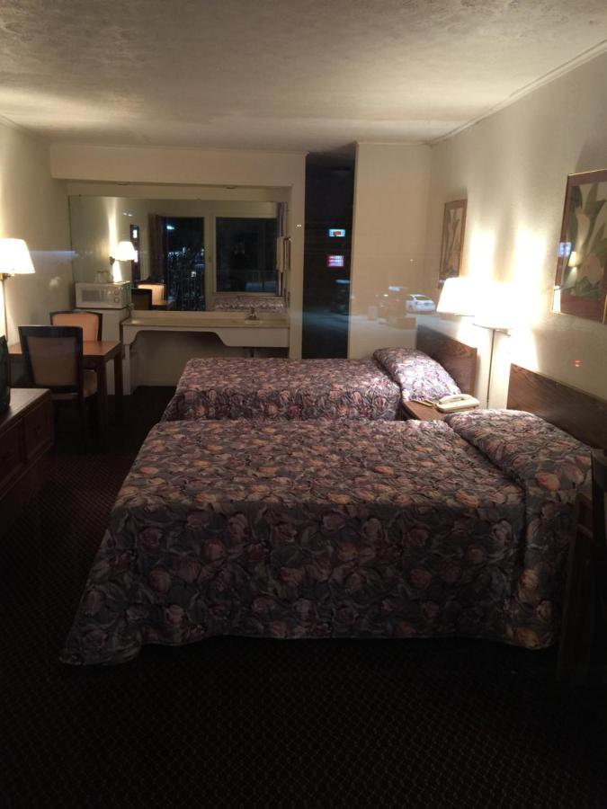 | Flagship Inn