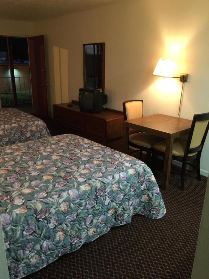 | Flagship Inn