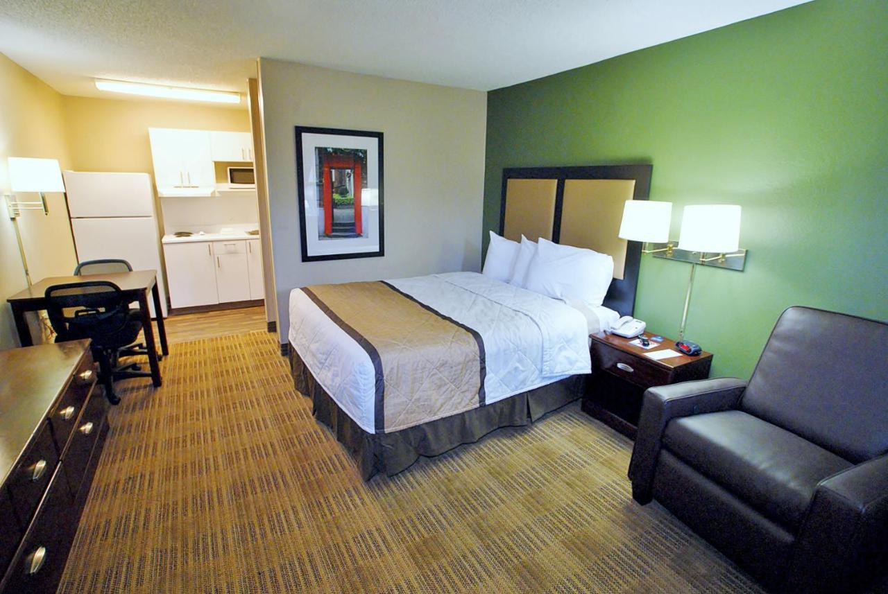 Queen Studio - Non-Smoking at Extended Stay America Suites Louisville Dutchman