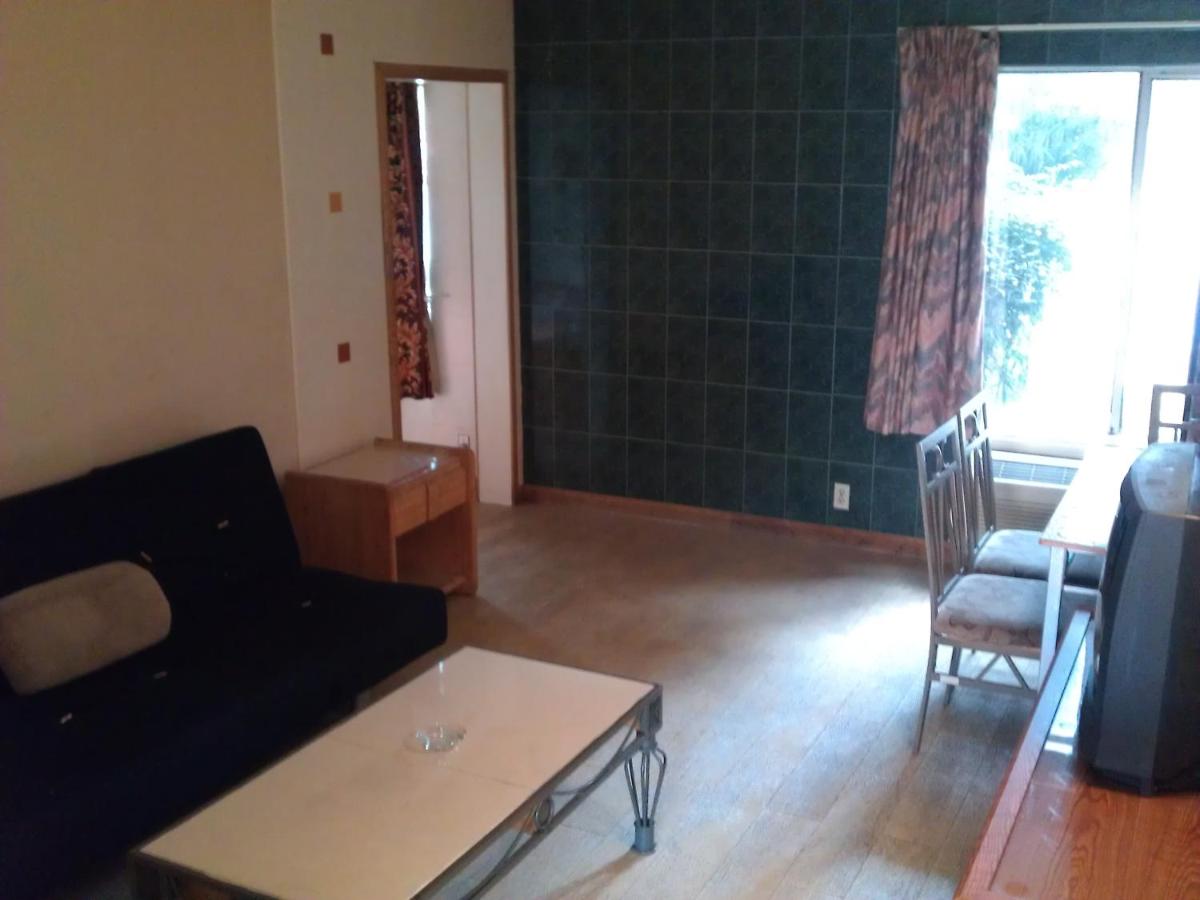 | Downey Inn Luxury Suites