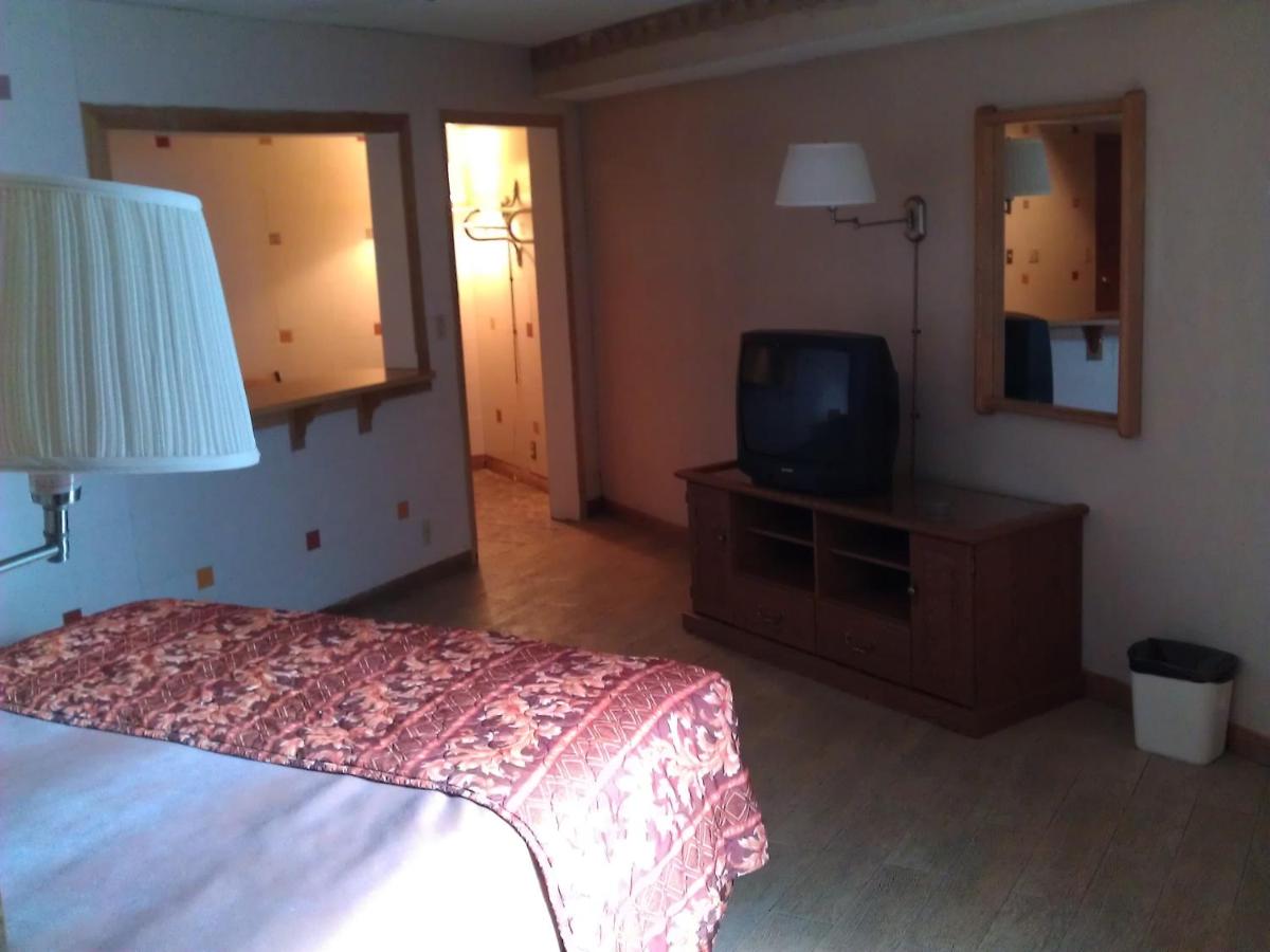 | Downey Inn Luxury Suites
