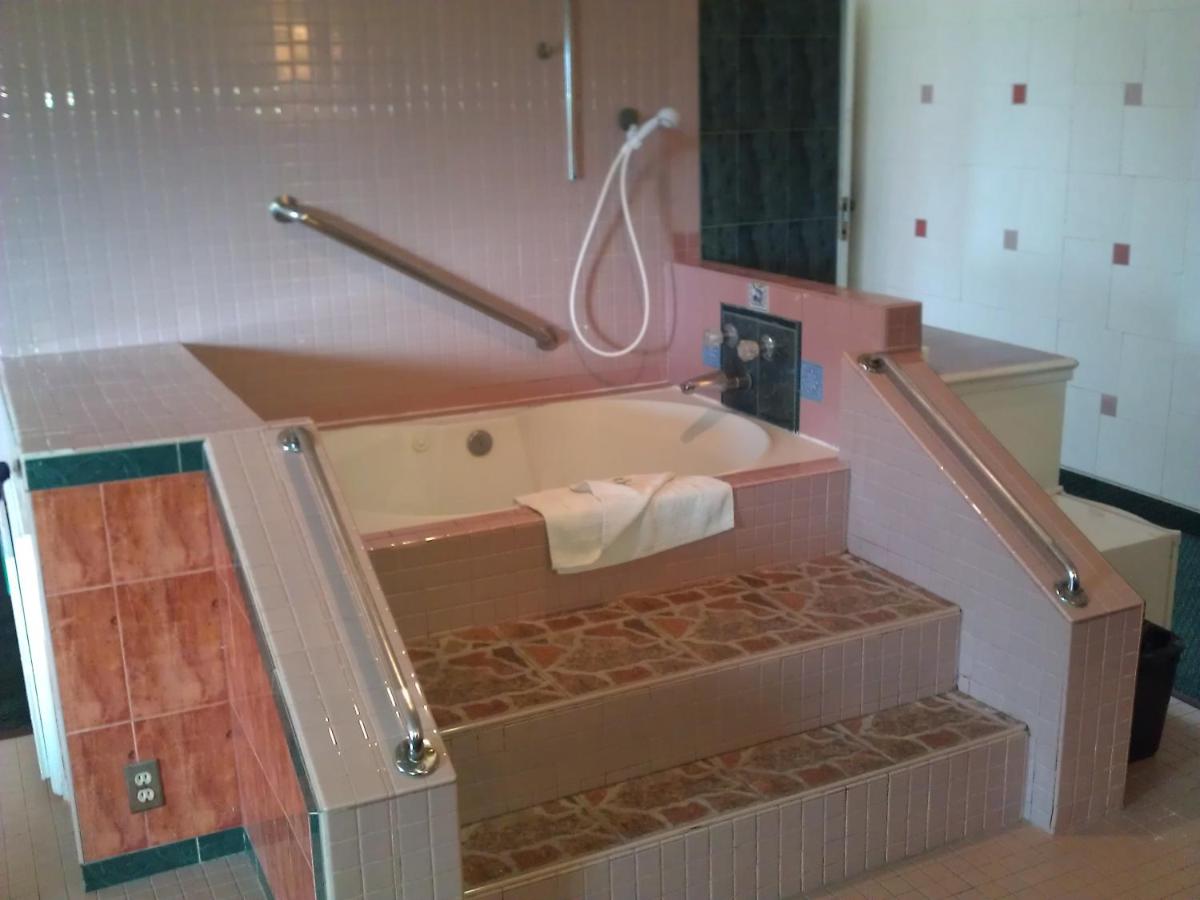 | Downey Inn Luxury Suites