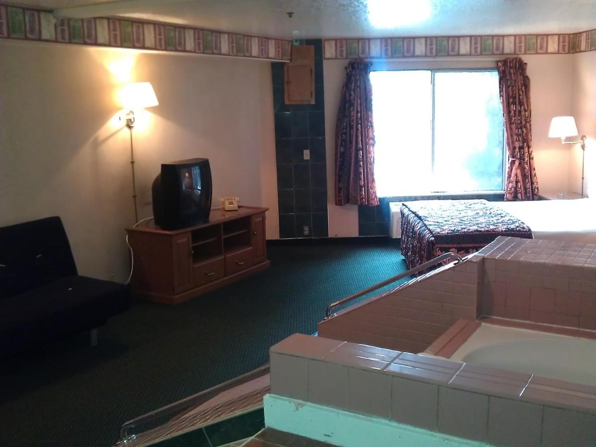 | Downey Inn Luxury Suites