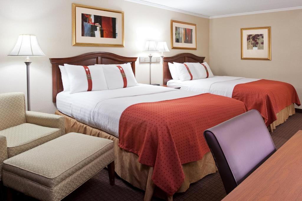 | Days Inn by Wyndham Warren