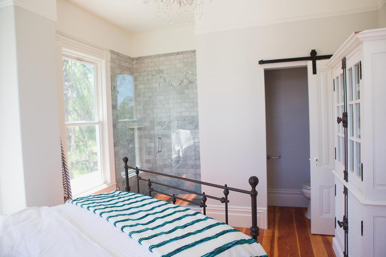 Queen Suite at Park Victorian