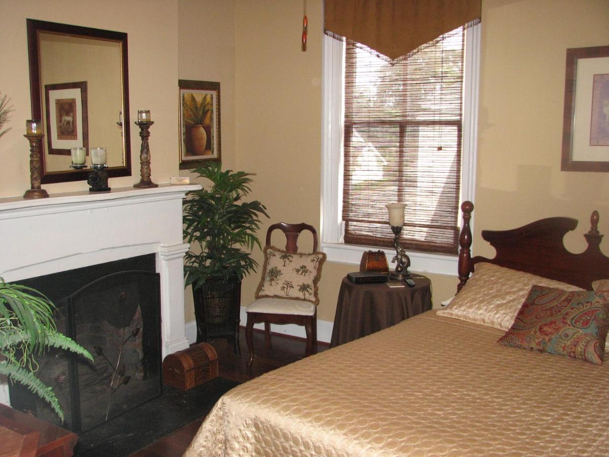 | Olde Town Inn