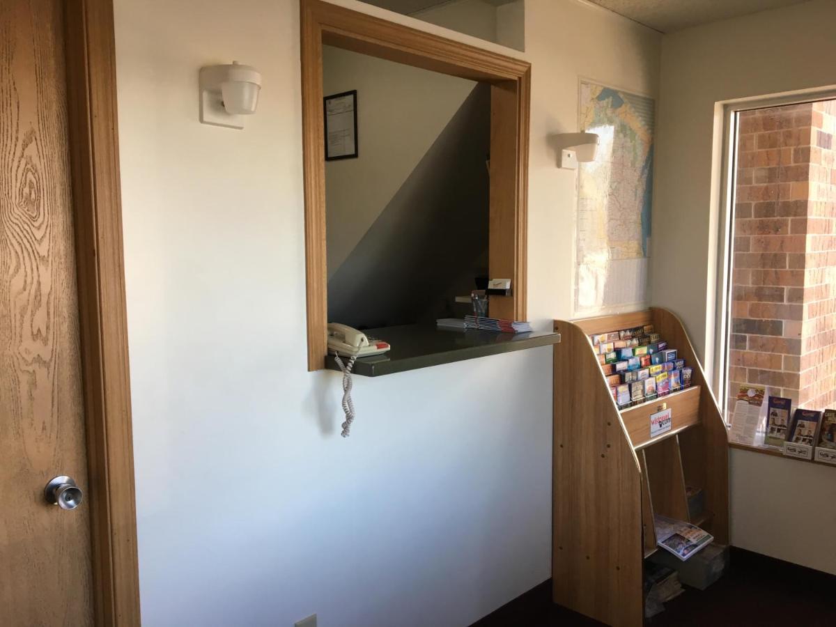  | Thunderbird Motor Inn