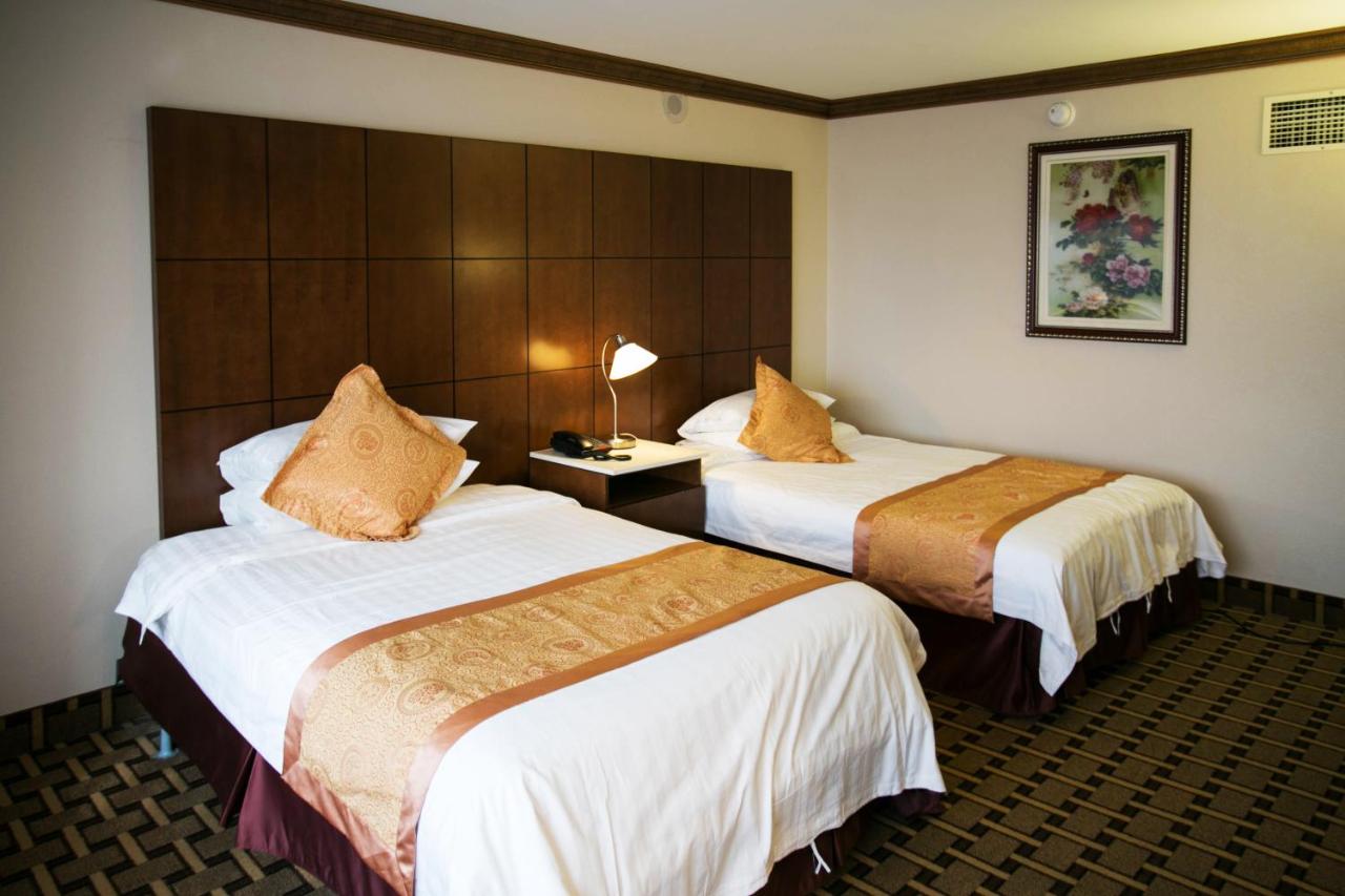 Luxury Two Double Bed Room at LA Crystal Hotel - Los Angeles Area