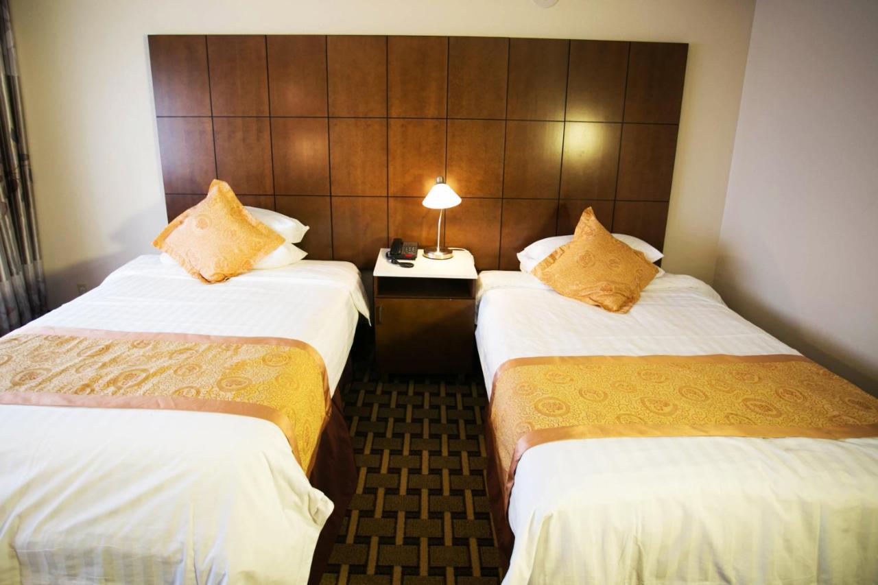Luxury Two Double Bed Room at LA Crystal Hotel - Los Angeles Area