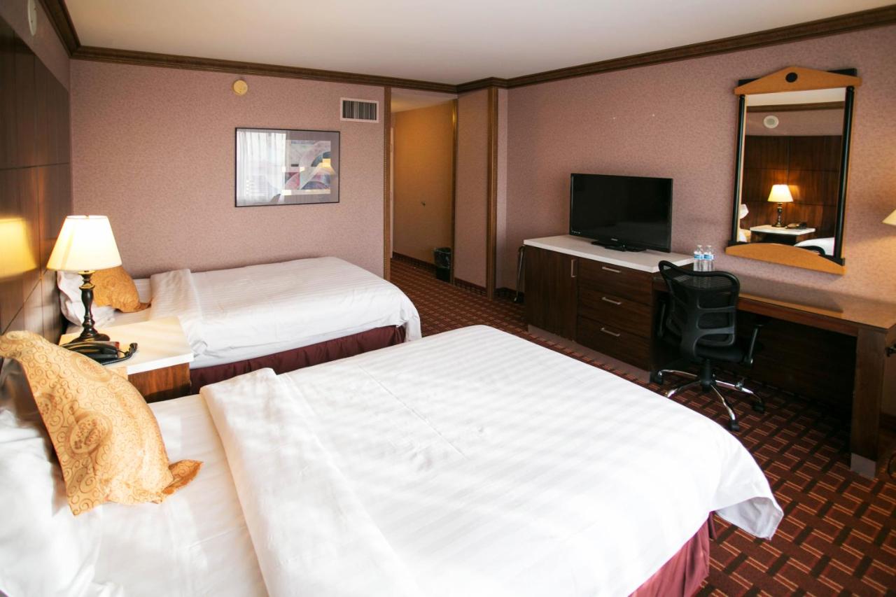 Luxury Two Double Bed Room at LA Crystal Hotel - Los Angeles Area