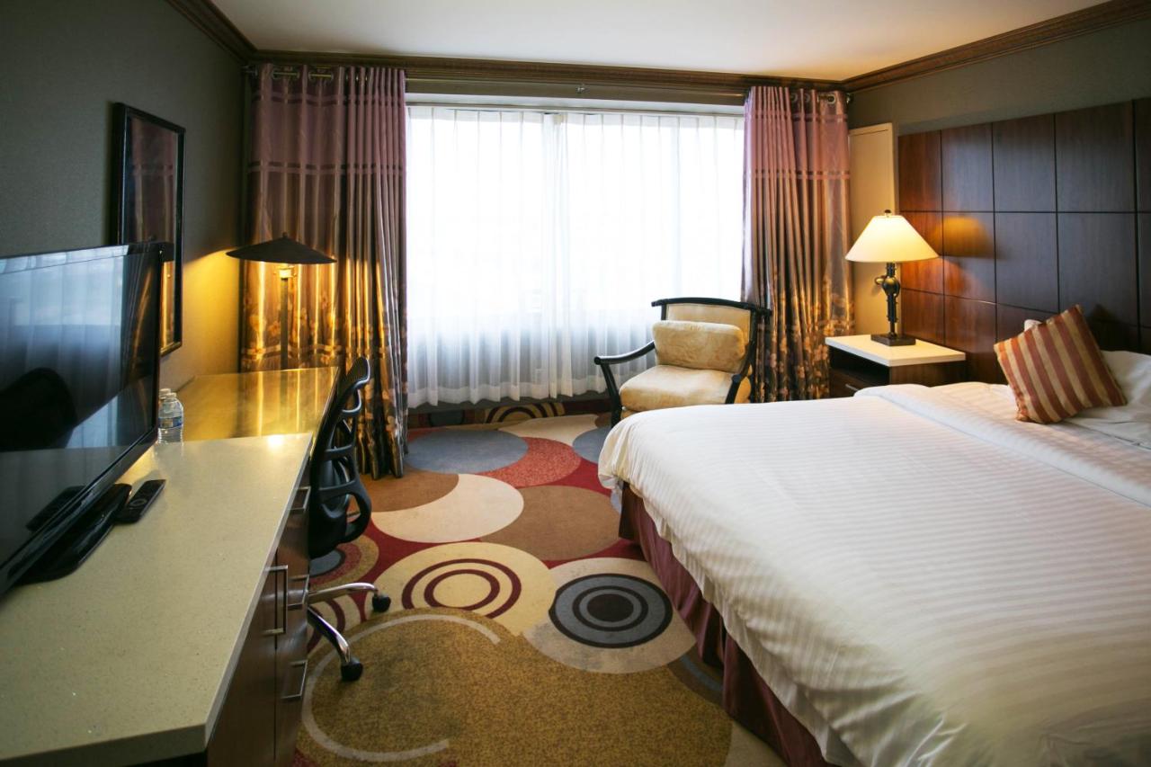 Business King Room at LA Crystal Hotel - Los Angeles Area