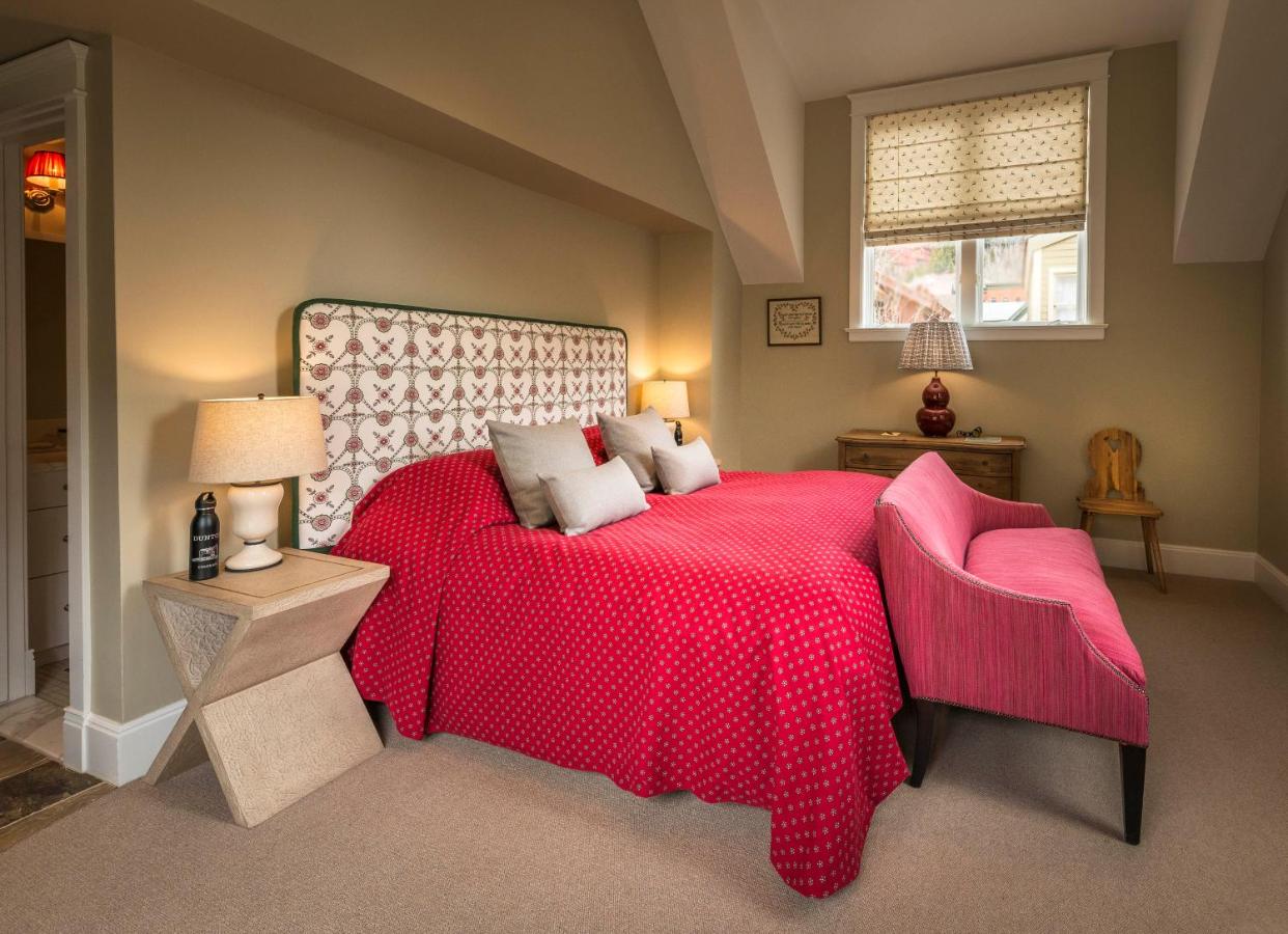 Deluxe King Room at Dunton Town House