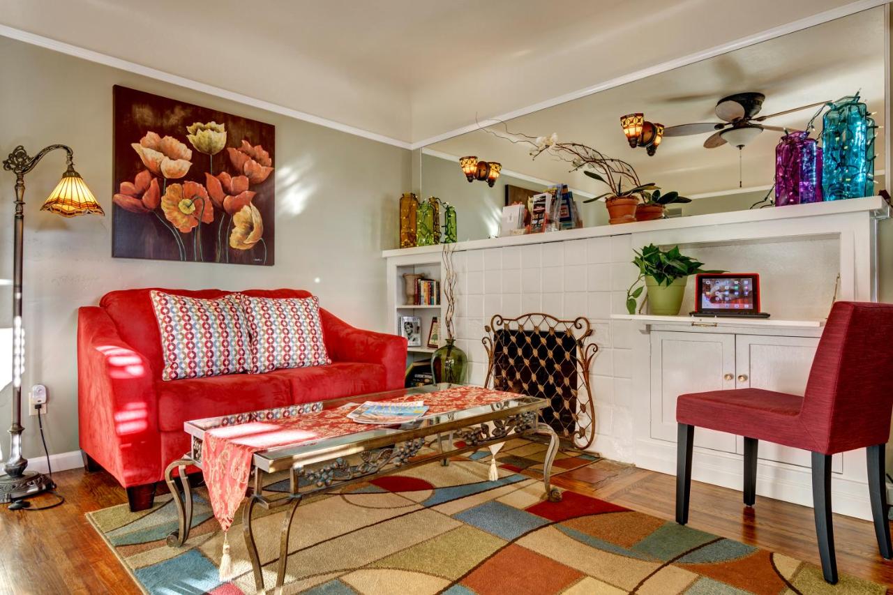 | Hillcrest House Bed & Breakfast