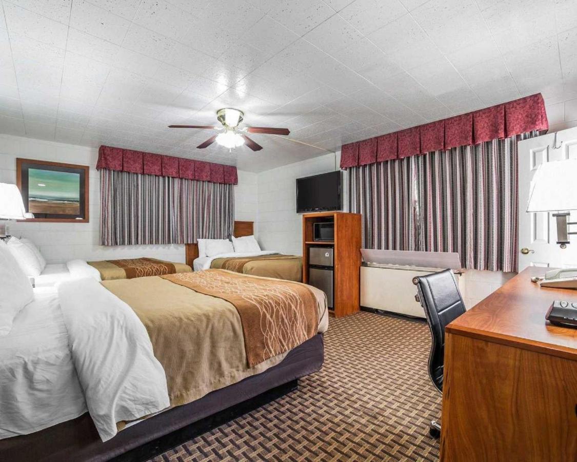 Queen Room with Two Queen Beds - Non-Smoking at Rodeway Inn Elko Downtown Area