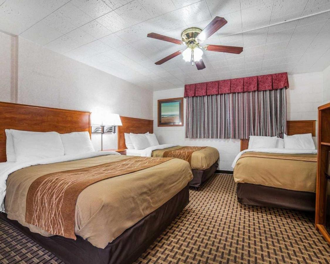 Queen Room with Two Queen Beds - Non-Smoking at Rodeway Inn Elko Downtown Area