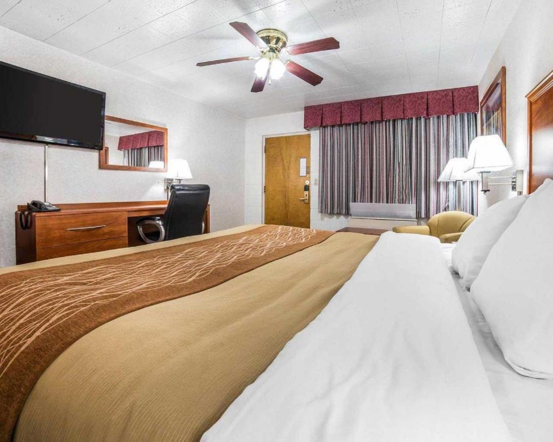 Queen Room with Two Queen Beds - Non-Smoking at Rodeway Inn Elko Downtown Area