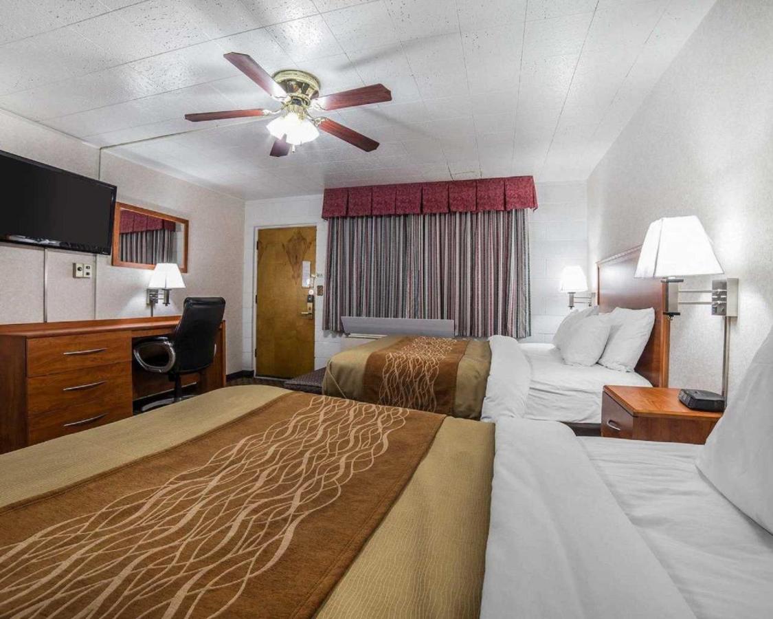Queen Room with Two Queen Beds - Non-Smoking at Rodeway Inn Elko Downtown Area