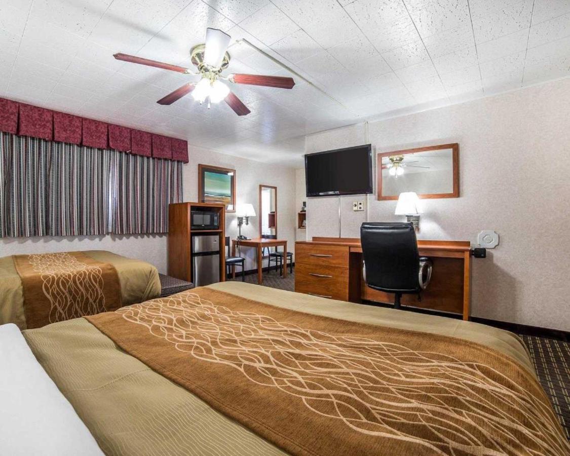Queen Room with Two Queen Beds - Non-Smoking at Rodeway Inn Elko Downtown Area