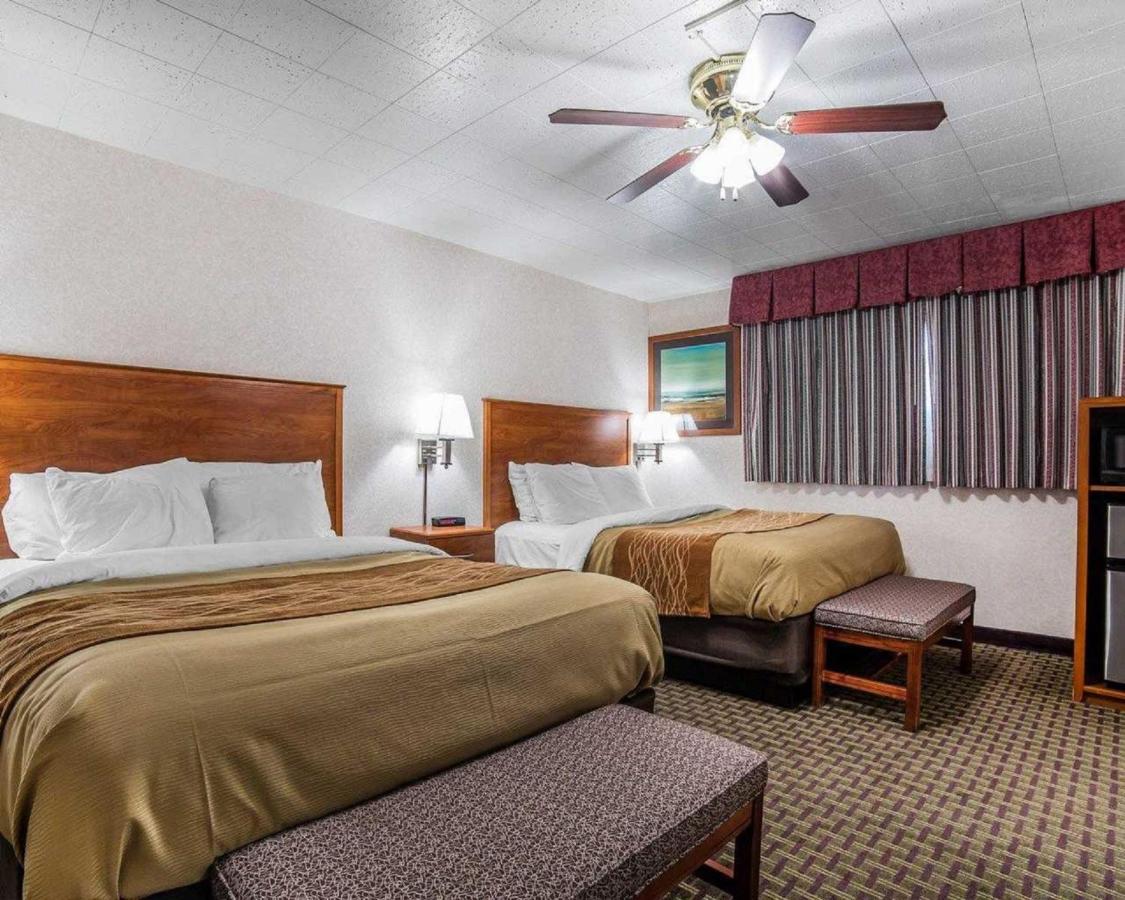Queen Room with Two Queen Beds - Non-Smoking at Rodeway Inn Elko Downtown Area