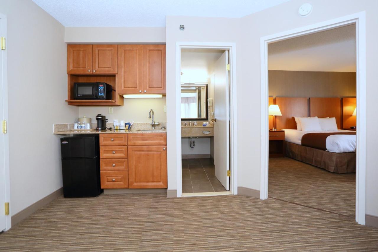Deluxe Double Suite - Non- Smoking at Best Western La Plata Inn