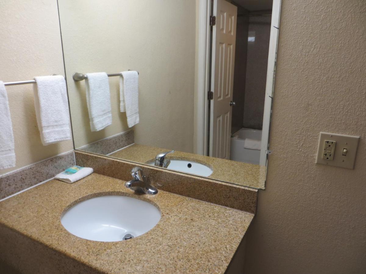 | Budget Inn